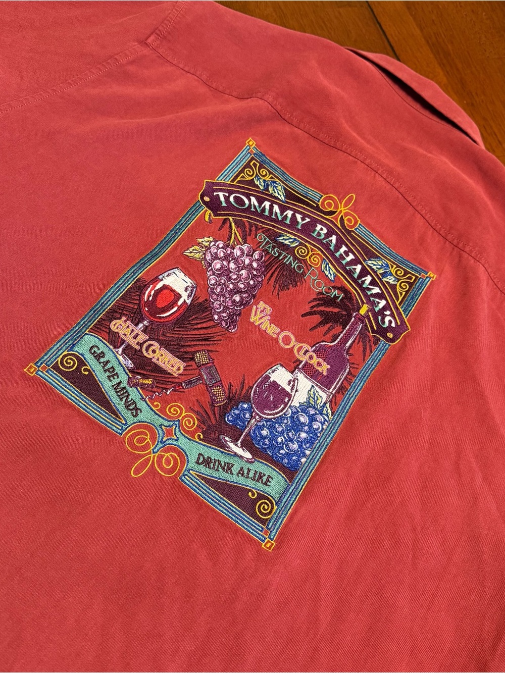 Tommy Bahama 100% Silk Tasting Room Wine O’Clock Shirt Mens M Red Button Up